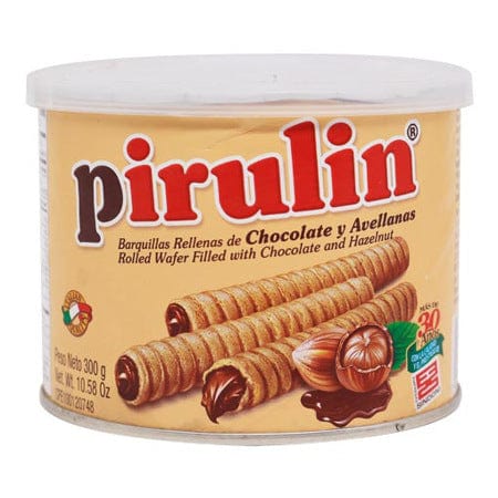 El Pirulin es perfecto para comer solo, “palito a palito”, o incluso para decorar y acompañar postres. Y es que la principal materia prima del Pirulin es el cacao venezolano, reconocido mundialmente como el más sabroso y aromático del mundo.  Cada bocado de esas barquillas rellenas de chocolate viene cargado de recuerdos inolvidables, experiencias, celebraciones y compartir en familia.   Producto elaborado por Empresas Sindoni. Pirulin Barquillas rellenas de chocolate y avellanas.