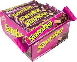 SAMBA® 32 gr c/u (1.13 oz) Fresa tiene el balance perfecto entre lo crujiente, un relleno de delicioso sabor a fresa y la cobertura de chocolate SAVOY®. Fabricado por Nestlé Venezuela, S.A. Ingredientes: Azúcar, Harina de Trigo, Grasa Vegetal, Manteca de Cacao (12%), Leche, Cacao en Polvo (5,4%), Sabor a Fresa y Etilvainillina (Sabores Artificiales) (0,15%), Lecitina de Soya (Emulsificante), Ácido Cítrico, Sal, Bicarbonato de Sodio y Color Rojo Carmín.